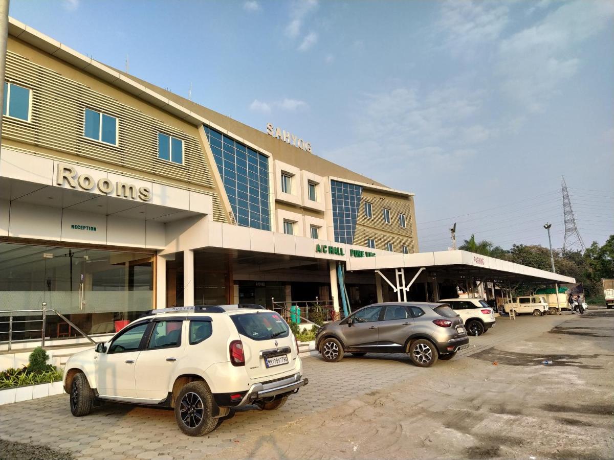 Hotel Sahyog & Rooms Surat Exteriör bild